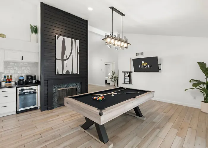 Entertainers Retreat Pickleball Bocce Pool Putt Grn Scottsdale