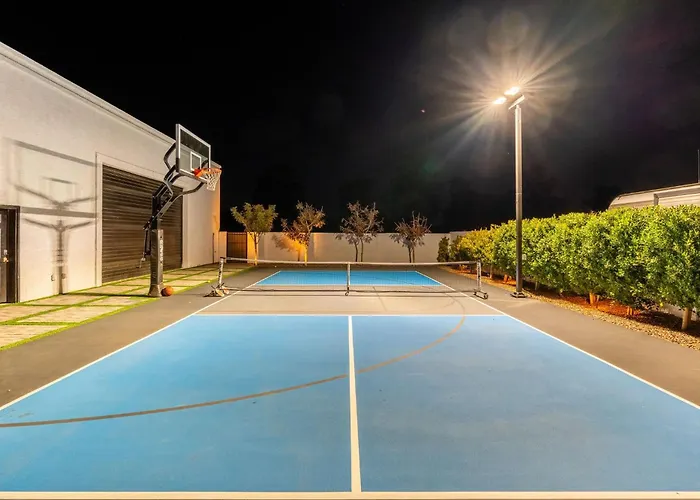 Entertainers Retreat Pickleball Bocce Pool Putt Grn Holiday home