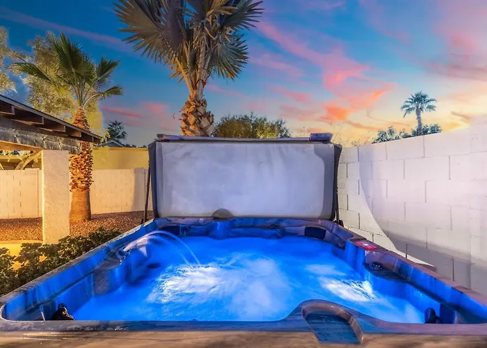 Entertainers Retreat Pickleball Bocce Pool Putt Grn * Scottsdale