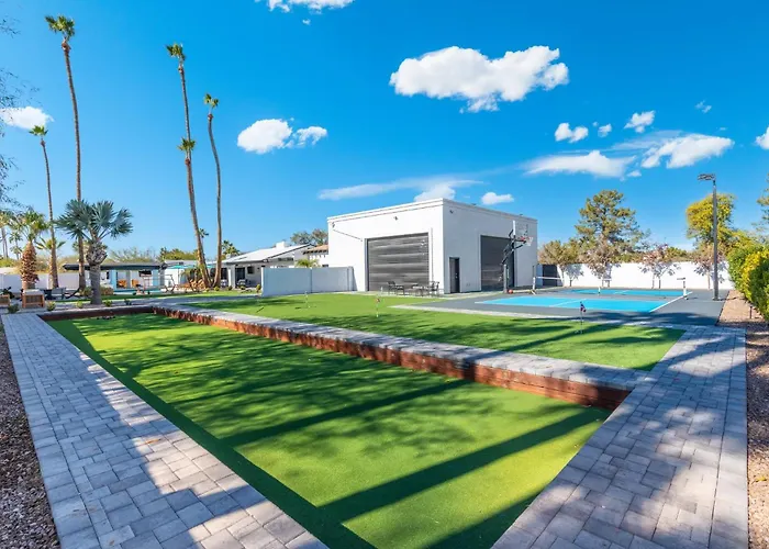 Holiday home Entertainers Retreat Pickleball Bocce Pool Putt Grn *