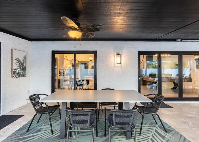 Entertainers Retreat Pickleball Bocce Pool Putt Grn Scottsdale